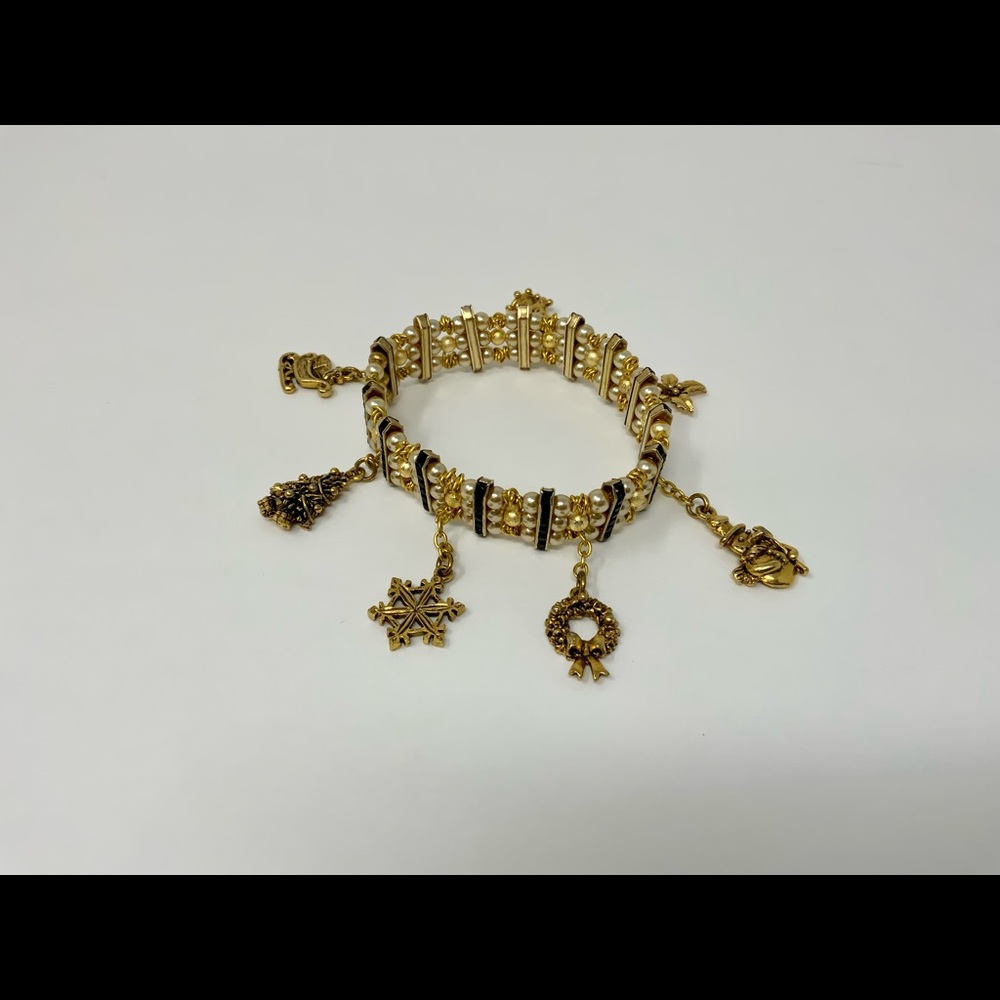 stretch bracelet with xmas charms
